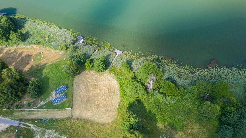 Atrakcyjna działka z dostępem do prywatnej plaży - zdjęcie 11