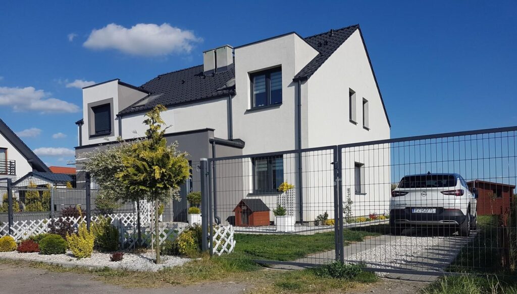Dom/ 98 m2/ działka 378m2 - zdjęcie 1