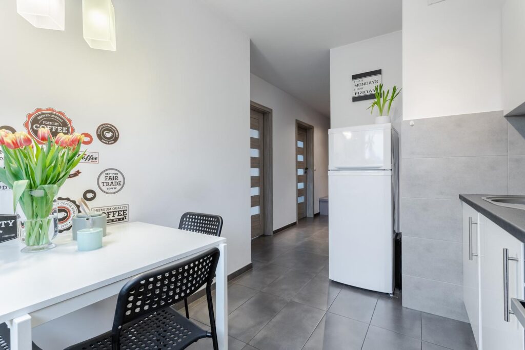 Dwa pokoje pięknie wykończone balkon - zdjęcie 1