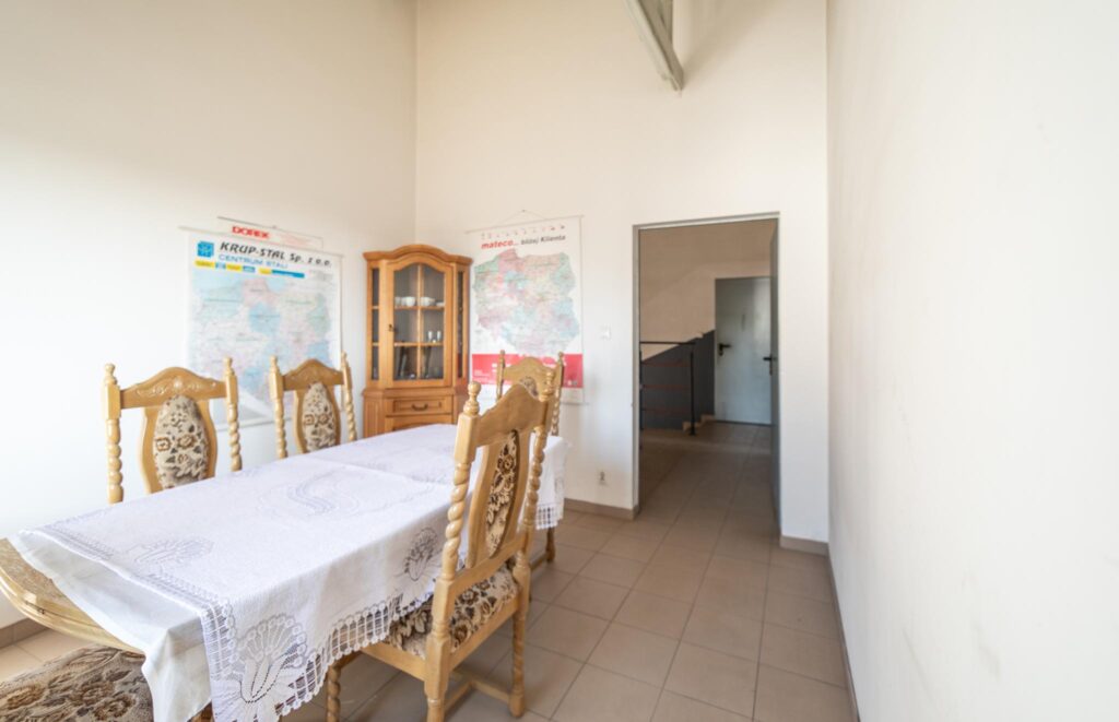 Warsztat samochodowy z zapleczem biurowym - zdjęcie 11