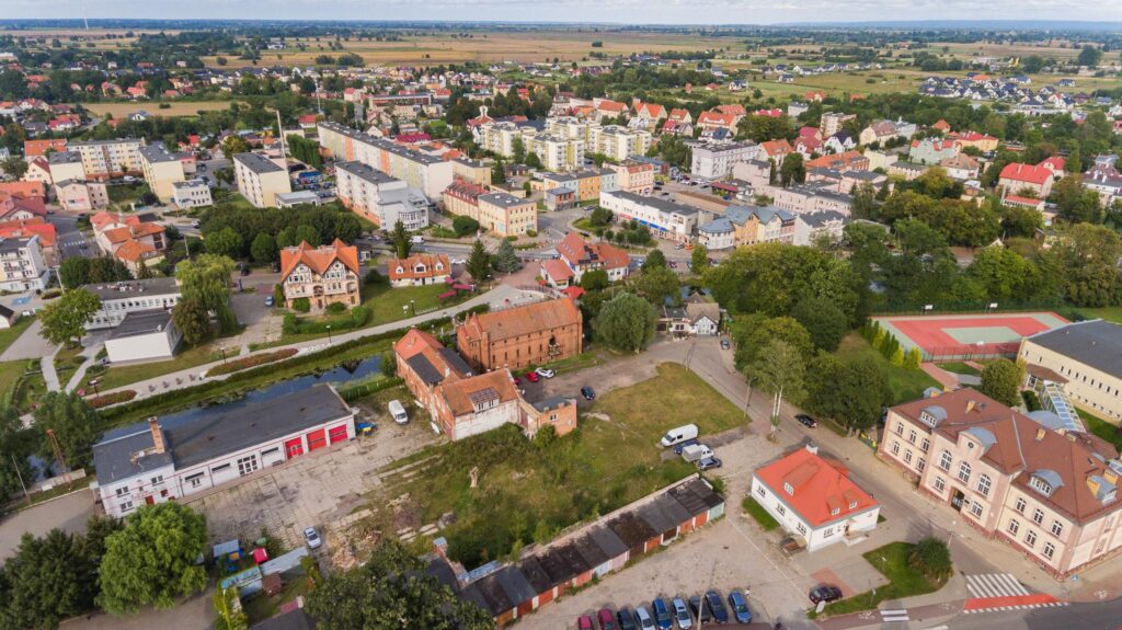 Atrakcyjna działka z pozwoleniem na budowę - zdjęcie 4