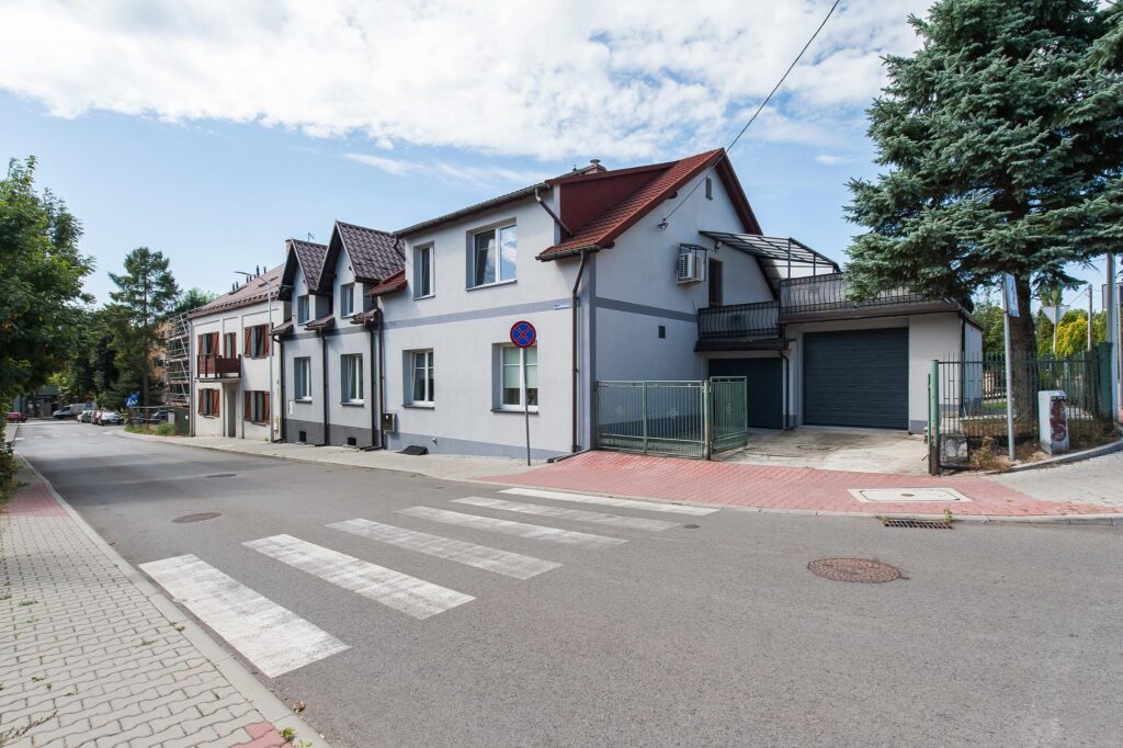Dom jednorodzinny w centrum miasta - zdjęcie 19