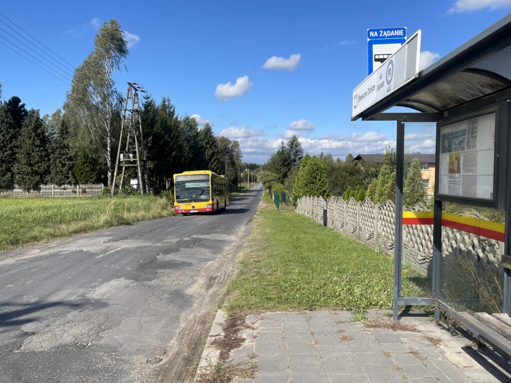 Działka budowlana z mediami - zdjęcie 1