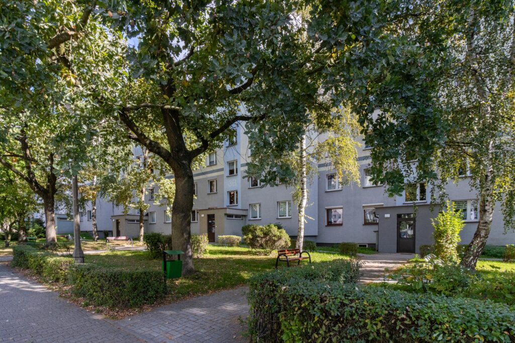 Rozkładowe z balkonem oś. Przyjaźń - zdjęcie 1