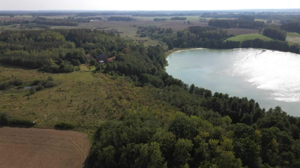 Urokliwa działka z linią brzegową w Mokinach - zdjęcie 5