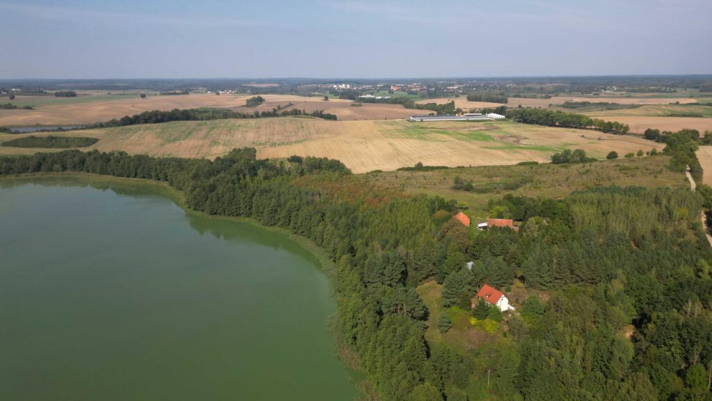 Urokliwa działka z linią brzegową w Mokinach - zdjęcie 6
