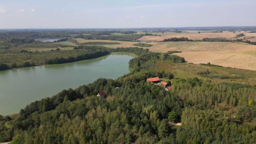 Urokliwa działka z linią brzegową w Mokinach - zdjęcie 7