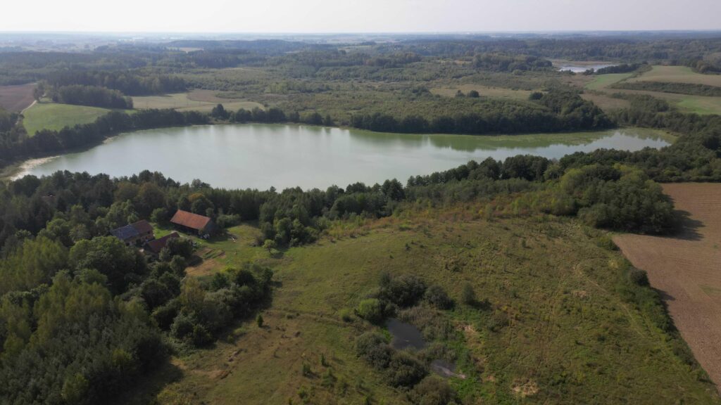 Urokliwa działka z linią brzegową w Mokinach - zdjęcie 8