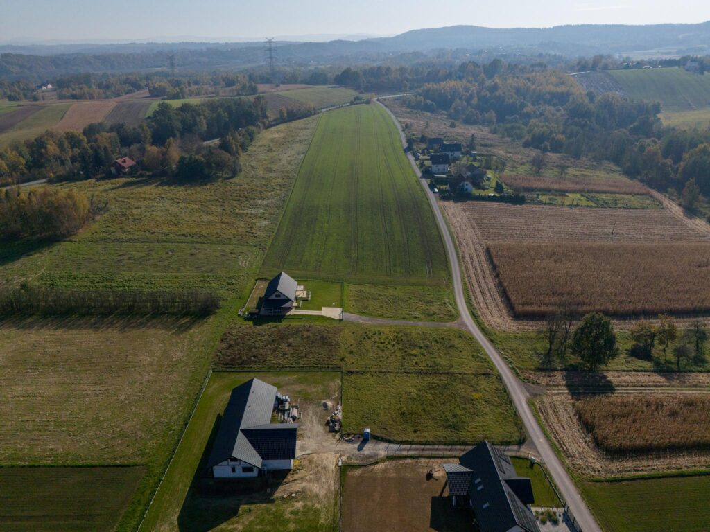 Działka pod zabudowę mieszkaniowo-usługową - zdjęcie 9