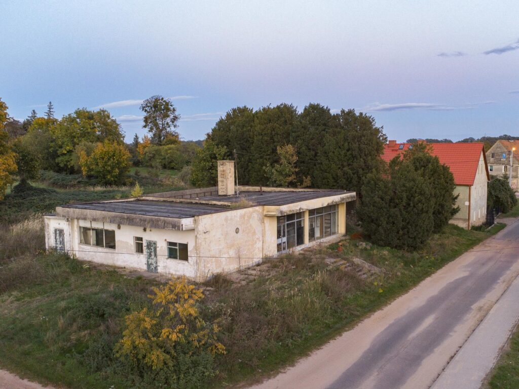 Budynek usługowo-handlowy w Kłodoboku + projekt - zdjęcie 1