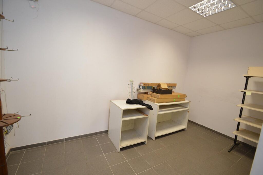 Lokal użytkowo - handlowy (biuro)  130m2 - zdjęcie 6