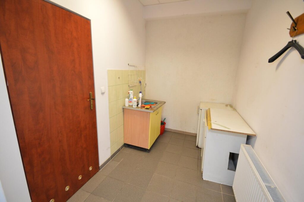 Lokal użytkowo - handlowy (biuro)  130m2 - zdjęcie 7