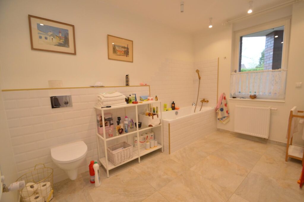 Podwójny dom. Stylowy i komfortowy. Garaż. Sauna. - zdjęcie 34