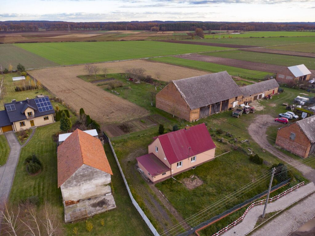Dom po termomodernizacji - spokojna okolica - zdjęcie 2