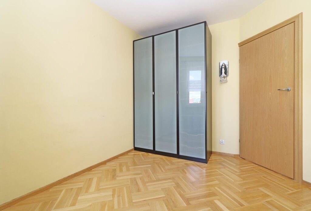 Nowe Miasto/3 pokoje/garaż/piwnica - zdjęcie 8