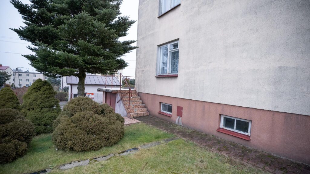 Dom w Bychawie- pół bliźniaka w dobrej lokalizacji - zdjęcie 3