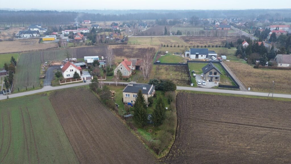 Dom z basenem w spokojnej okolicy Kotowic - zdjęcie 7