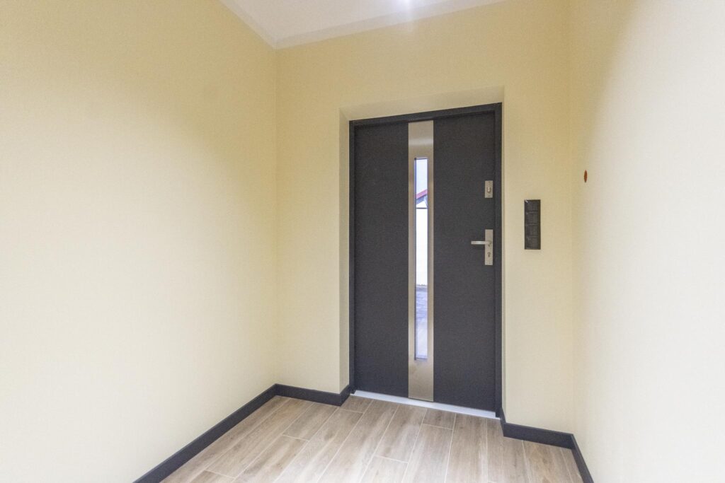 Nowoczesny dom parterowy z fotowoltaiką - zdjęcie 12