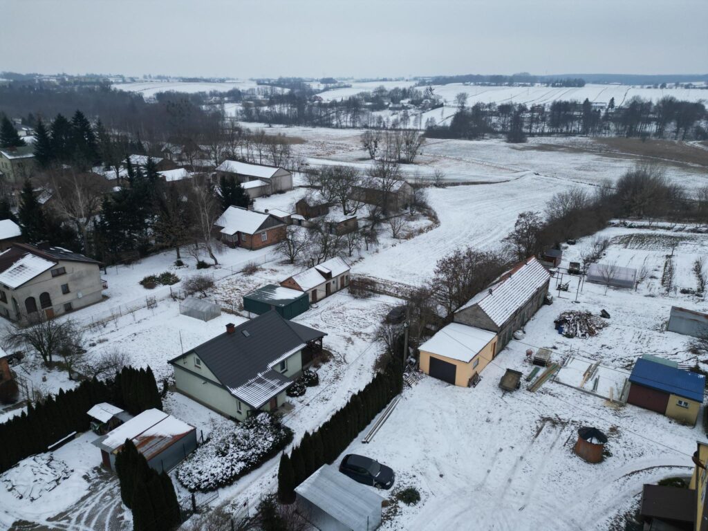 Dom na bardzo dużej działce - zdjęcie 9