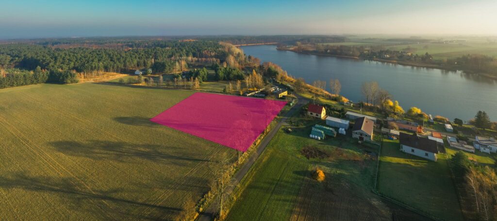Działka budowlana w blisko lasu i jeziora. - zdjęcie 2
