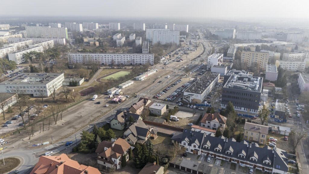 Budynek handlowy z domem wolnostojącym - Legionowo - zdjęcie 19