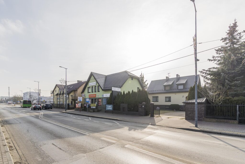 Budynek handlowy z domem wolnostojącym - Legionowo - zdjęcie 14