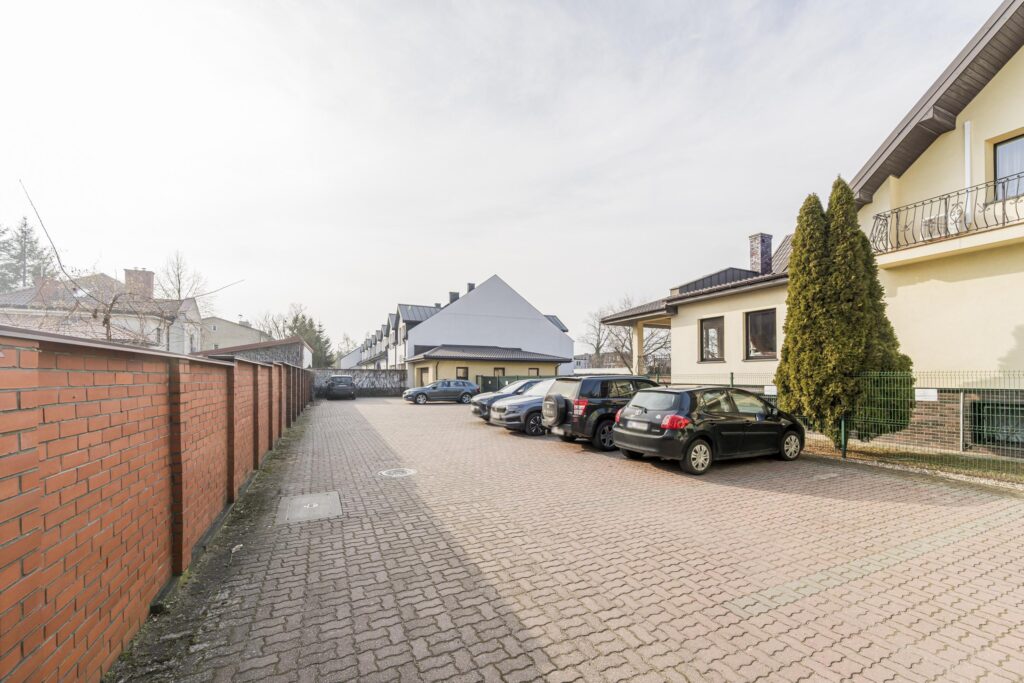 Budynek handlowy z domem wolnostojącym - Legionowo - zdjęcie 5