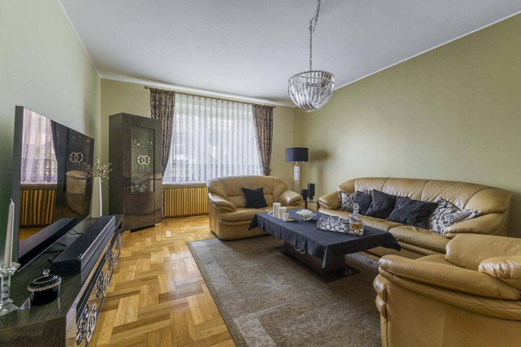 Budynek handlowy z domem wolnostojącym - Legionowo - zdjęcie 12