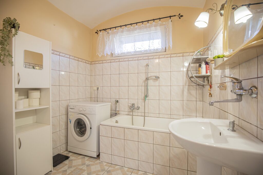 Dwupokoleniowy dom 9km od Brzegu - zdjęcie 11