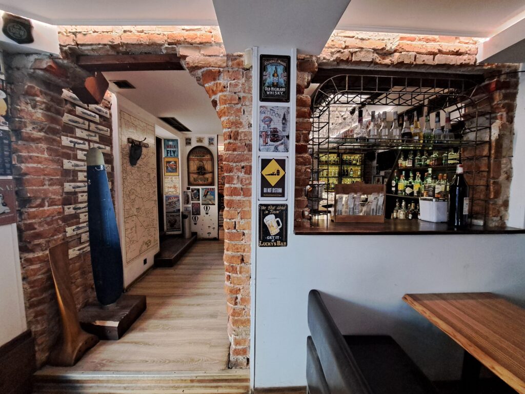 70 m lokal z działającym Whisky Barem i kasynem - zdjęcie 7
