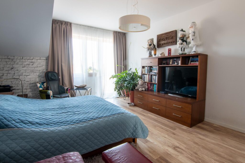 Piękny dom w zabudowie szeregowej z ogrodem - zdjęcie 42