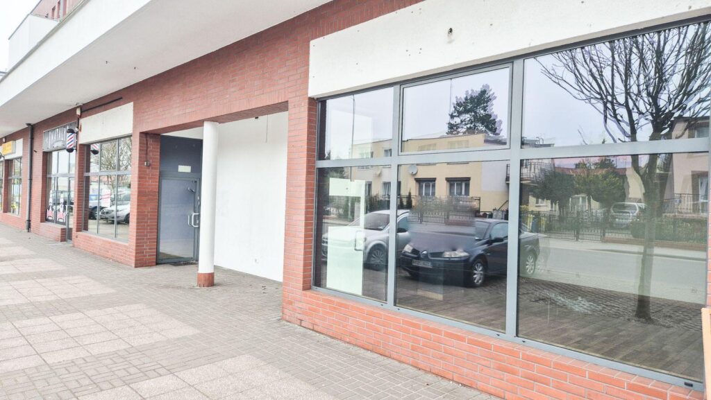 Duży lokal usługowo-handlowy na sprzedaż - zdjęcie 2