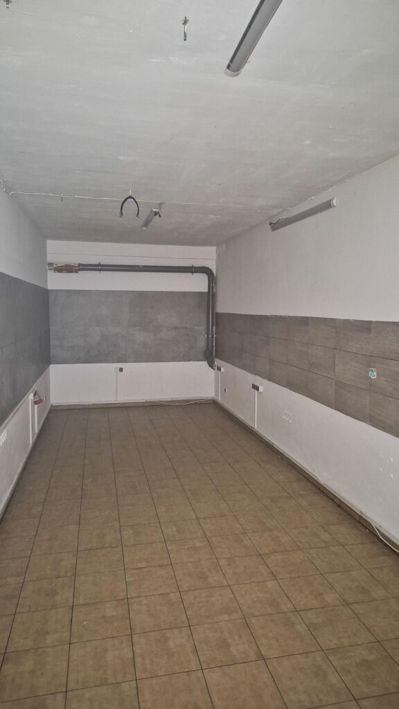 Duży lokal usługowo-handlowy na sprzedaż - zdjęcie 12