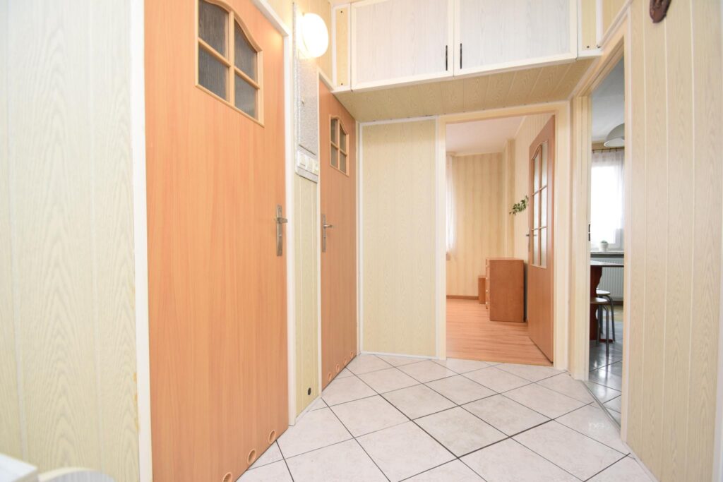 3- pokojowe mieszkanie z dużym balkonem - zdjęcie 8