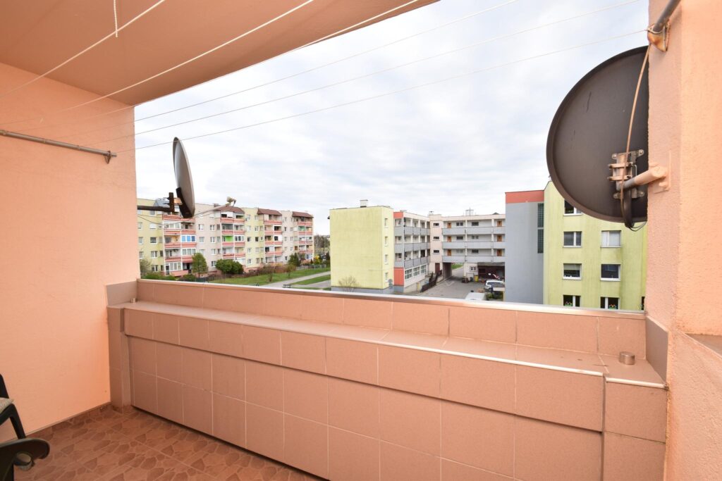3- pokojowe mieszkanie z dużym balkonem - zdjęcie 9
