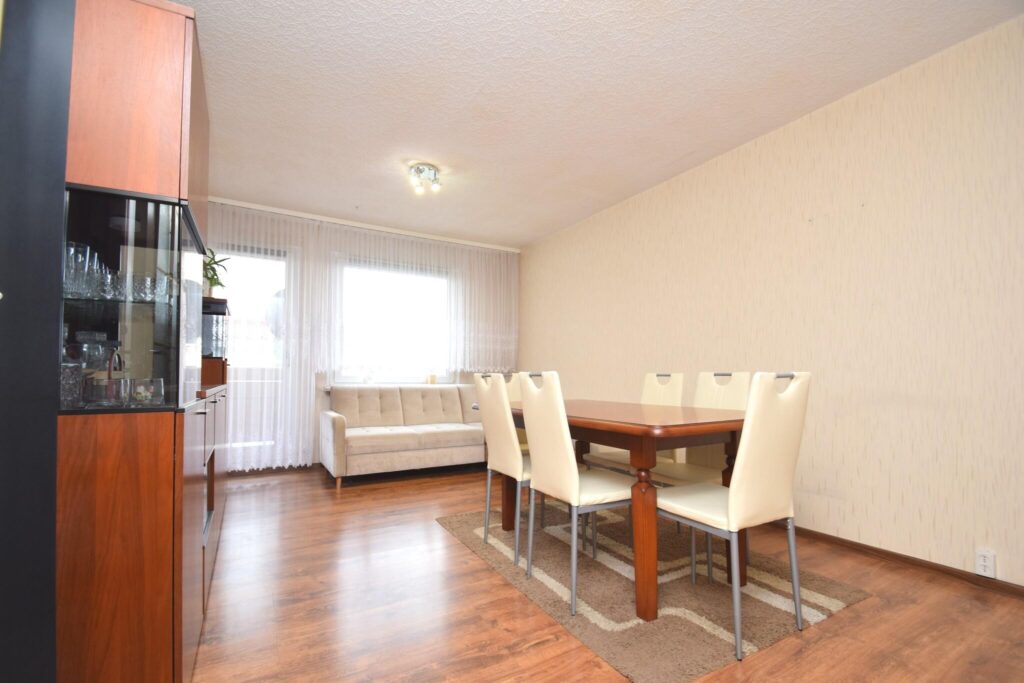3- pokojowe mieszkanie z dużym balkonem - zdjęcie 2