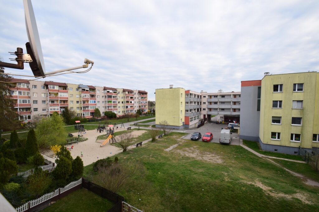 3- pokojowe mieszkanie z dużym balkonem - zdjęcie 10