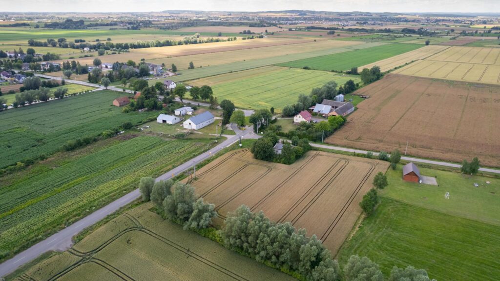 Dwie działki budowlane pod dom lub bliźniaka !!! - zdjęcie 2
