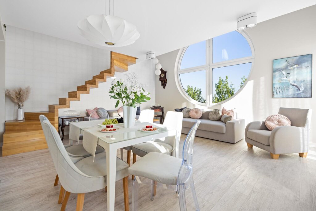 Apartament z widokiem na las i zatokę, 2 balkony - zdjęcie 1