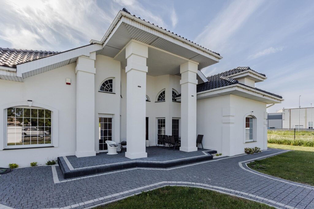 Elegancka rezydencja 360 m2, 6 pokoi pod Poznaniem - zdjęcie 1