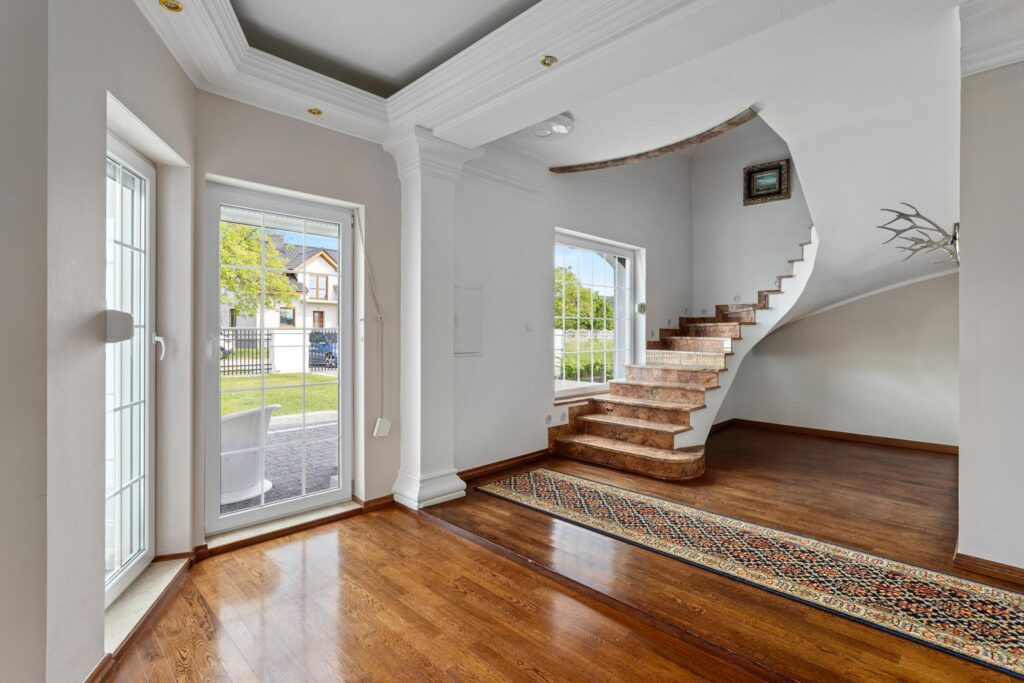 Elegancka rezydencja 360 m2, 6 pokoi pod Poznaniem - zdjęcie 13