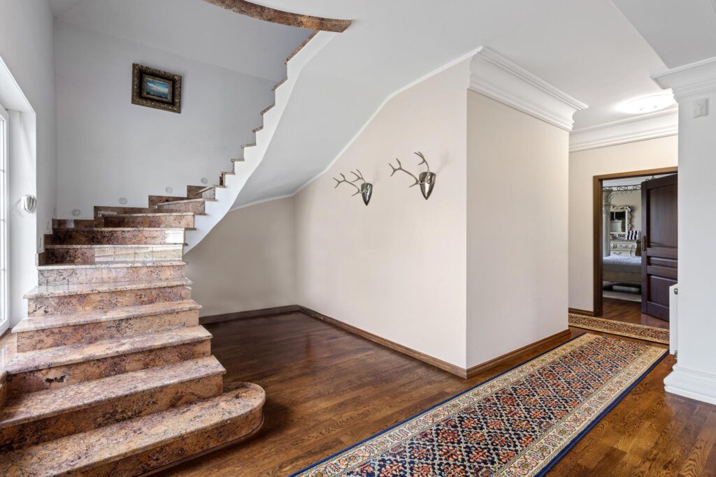 Elegancka rezydencja 360 m2, 6 pokoi pod Poznaniem - zdjęcie 24