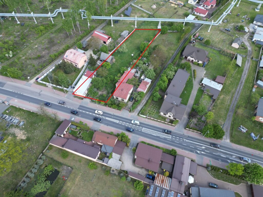 Działka z zabudowaniami - zdjęcie 1