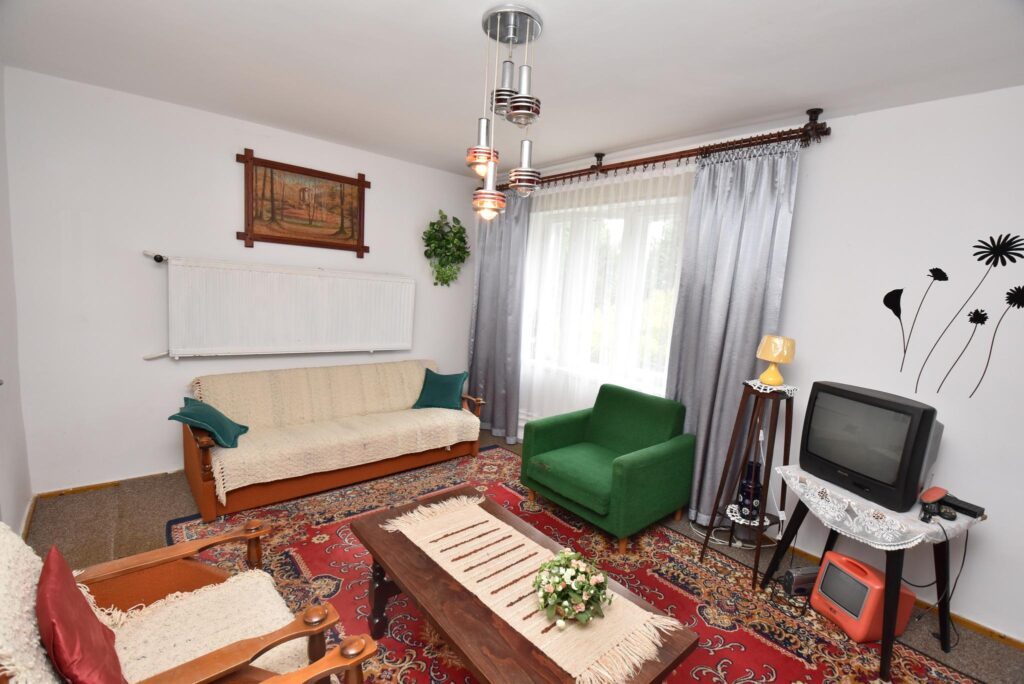 Domek w otoczeniu zieleni, Skomlin - zdjęcie 4