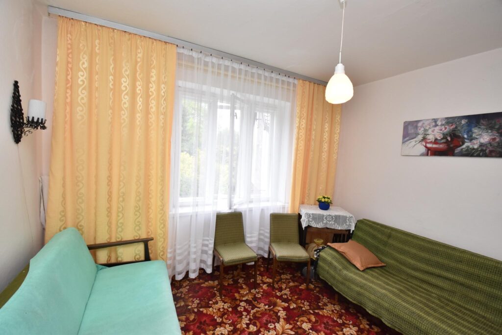 Domek w otoczeniu zieleni, Skomlin - zdjęcie 8