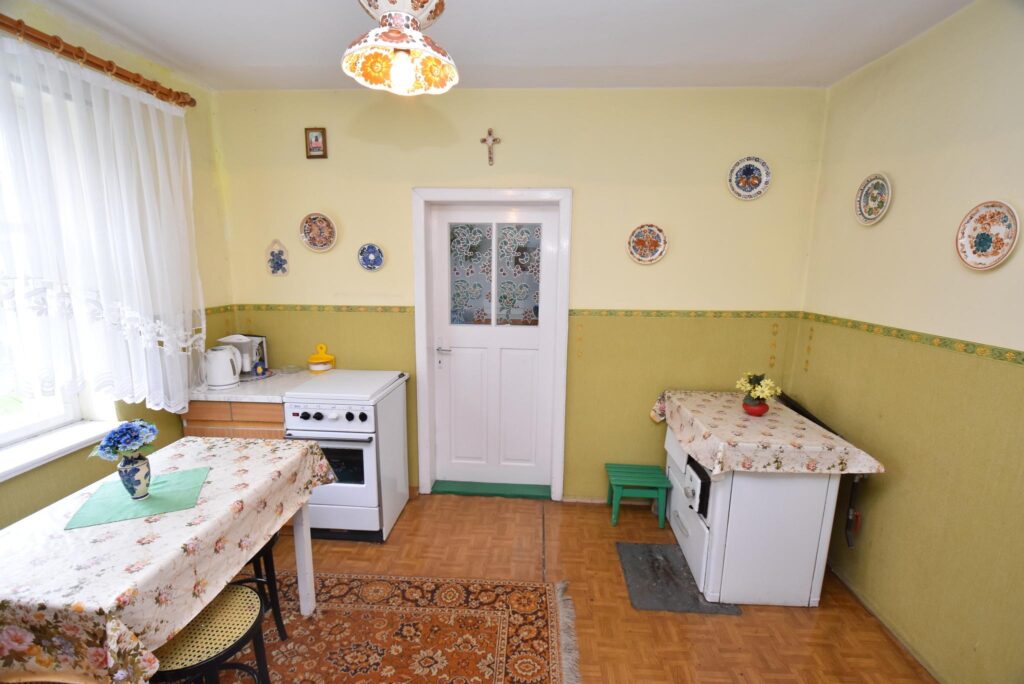 Domek w otoczeniu zieleni, Skomlin - zdjęcie 10