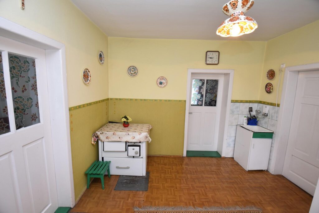 Domek w otoczeniu zieleni, Skomlin - zdjęcie 12