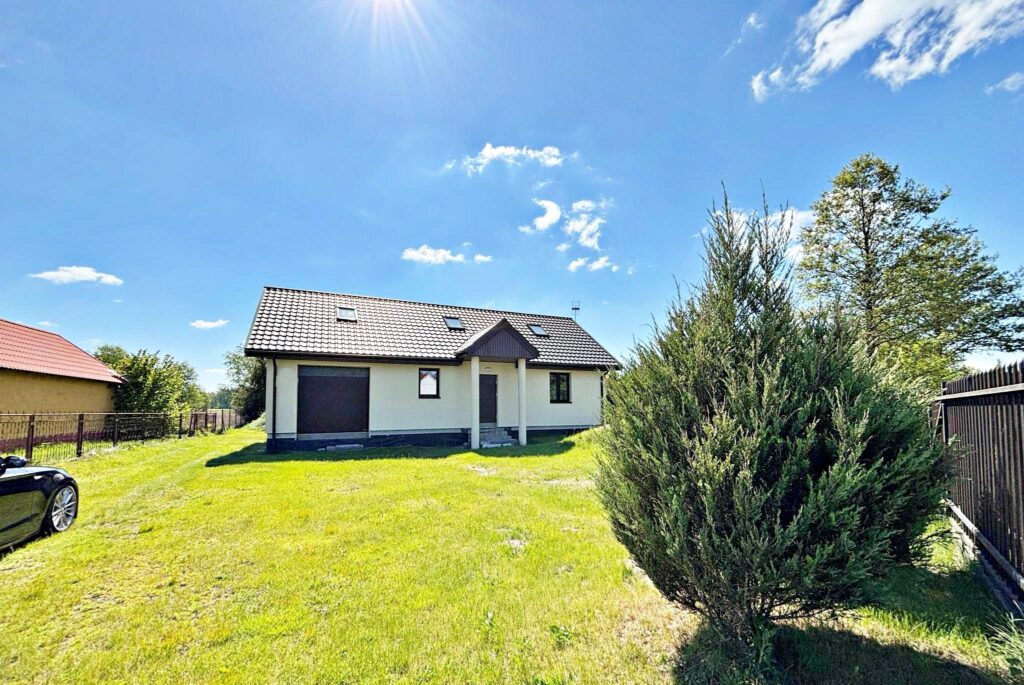 Nowy, parterowy dom + poddasze-na działce 1000 m2 - zdjęcie 1