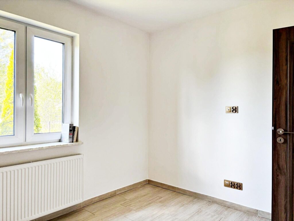 Nowy, parterowy dom + poddasze-na działce 1000 m2 - zdjęcie 10