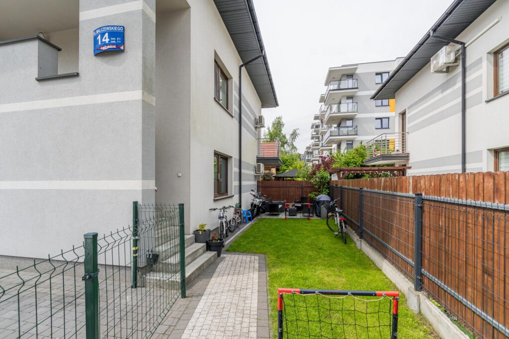 Unikalne dwupoziomowe mieszkanie z ogródkiem - zdjęcie 15